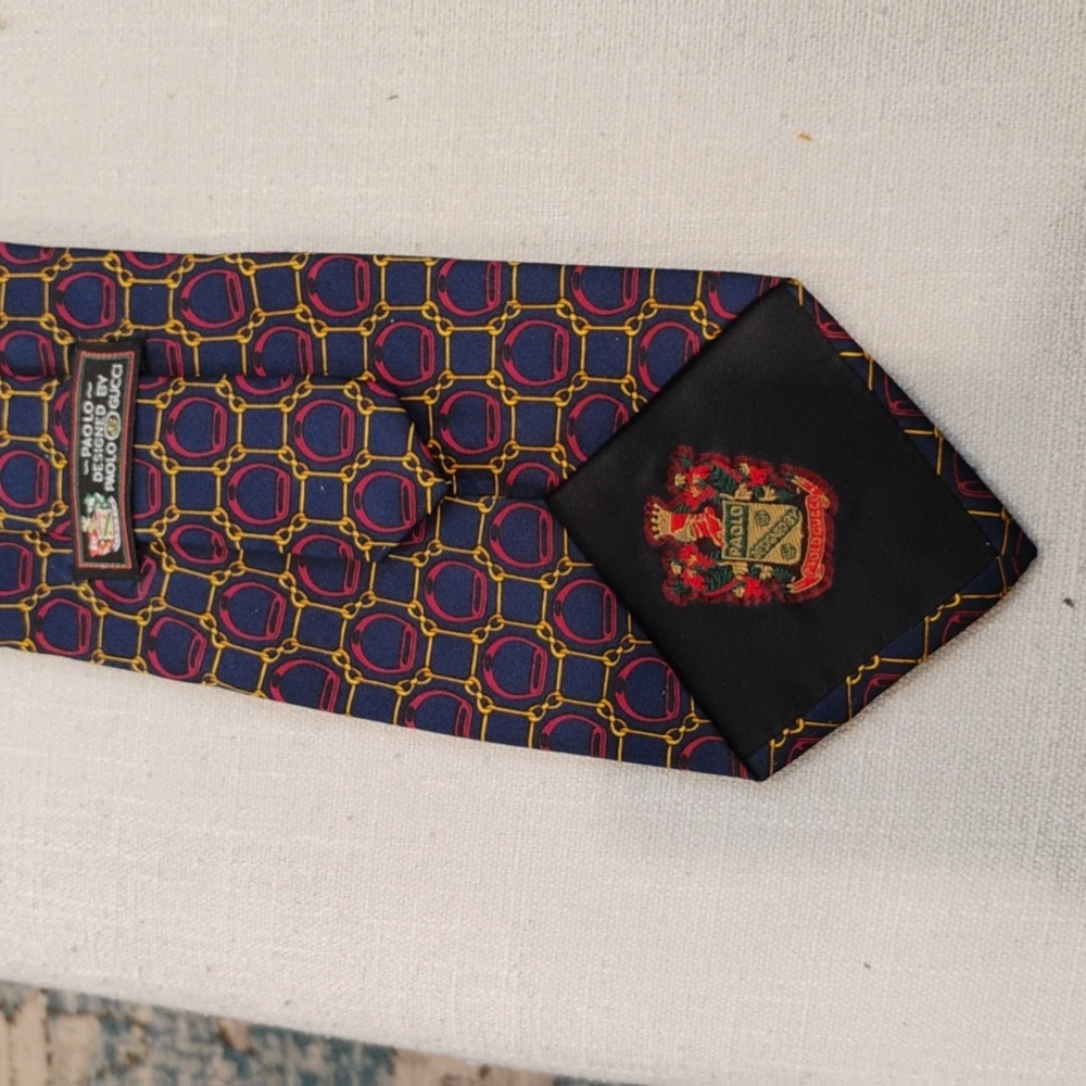 Gucci men's tie Paolo tie with red helmet and golf chain pattern